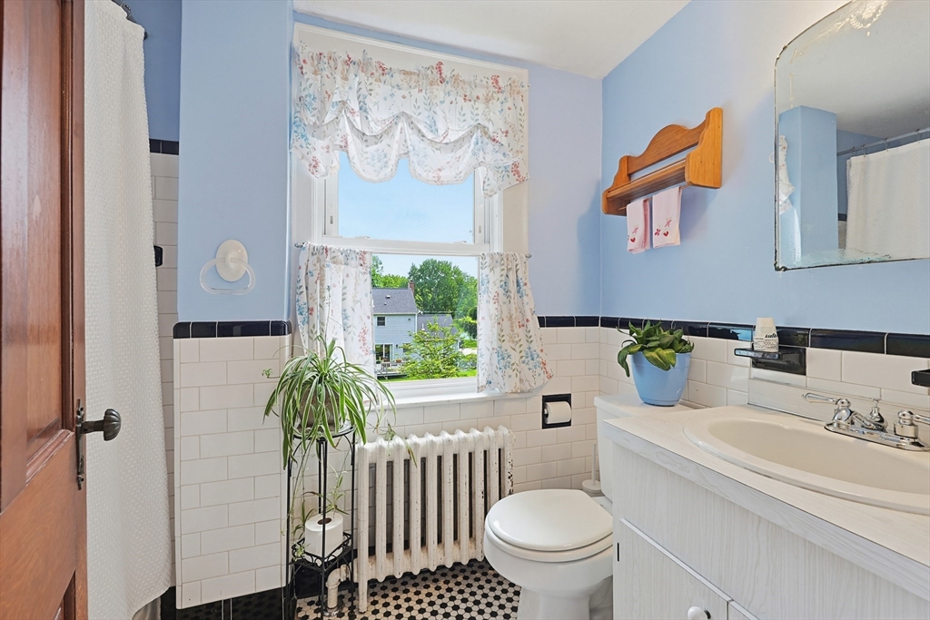 Norwood, Massachusetts, 02062, United States, 4 Bedrooms Bedrooms, ,2 BathroomsBathrooms,Residential,For Sale,2048084