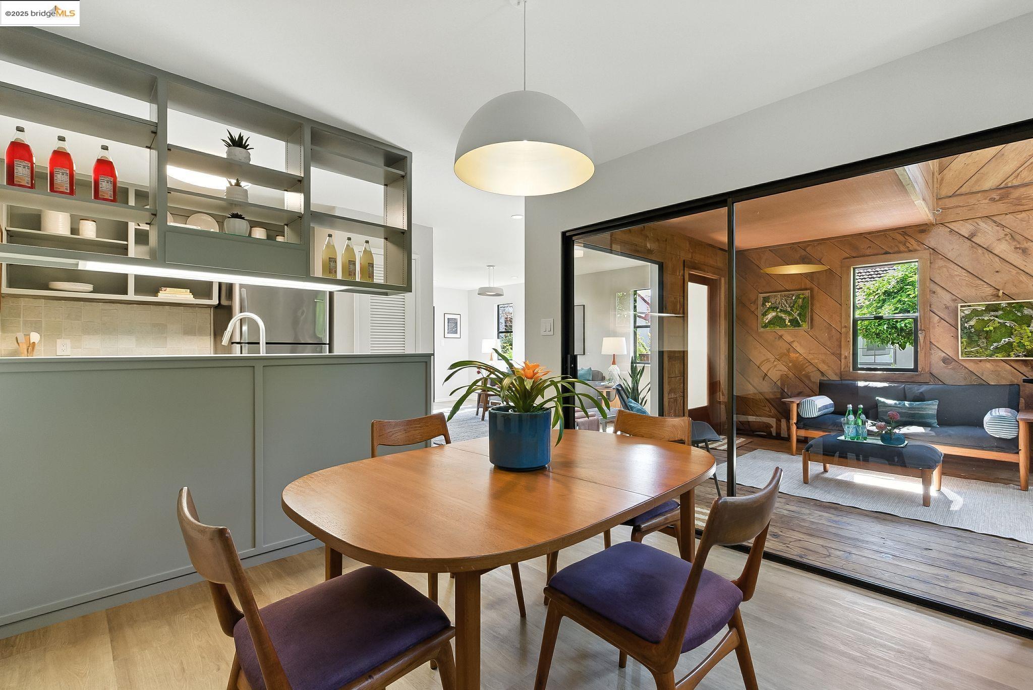 Oakland, California, 94618, United States, 2 Bedrooms Bedrooms, ,1 BathroomBathrooms,Residential,For Sale,1925064
