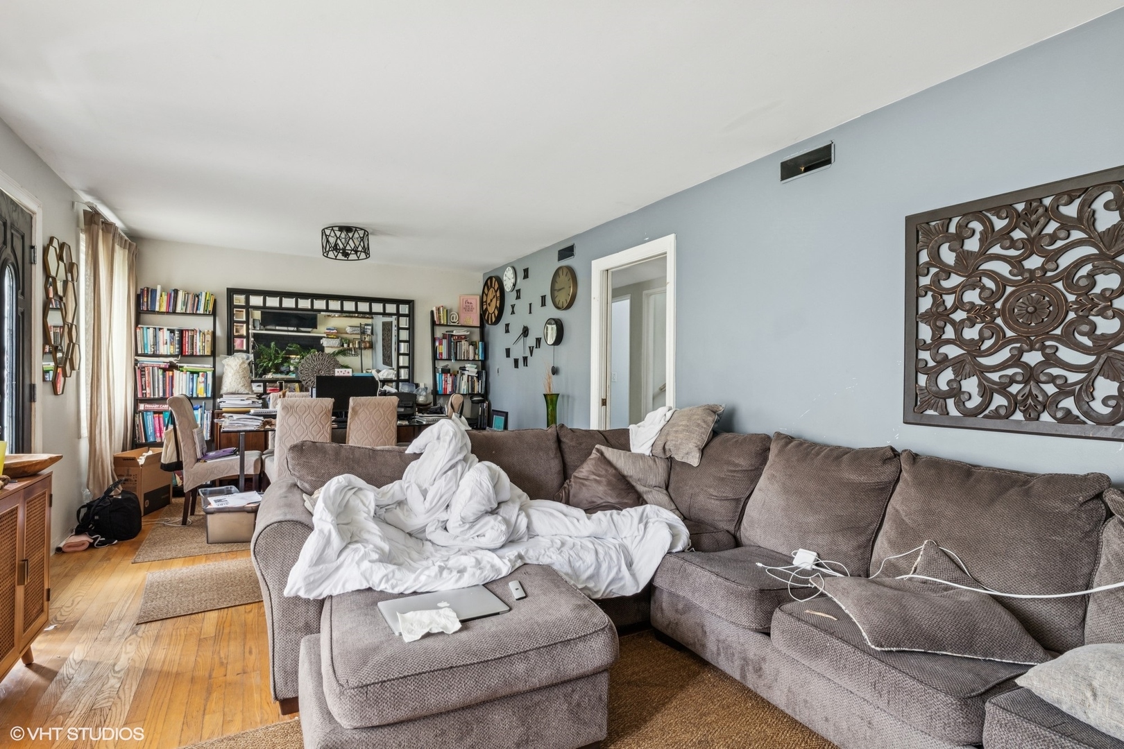 Glenview, Illinois, 60025, United States, 3 Bedrooms Bedrooms, ,2 BathroomsBathrooms,Residential,For Sale,1876560