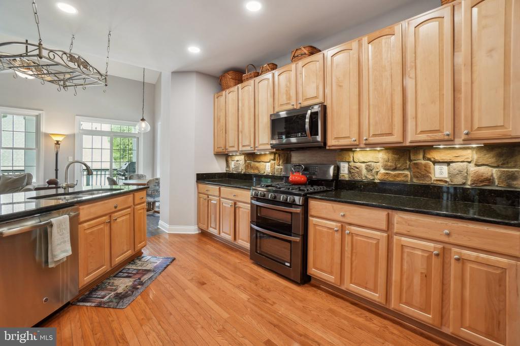 Gainesville, Virginia, 20155, United States, 3 Bedrooms Bedrooms, ,4 BathroomsBathrooms,Residential,For Sale,1896801