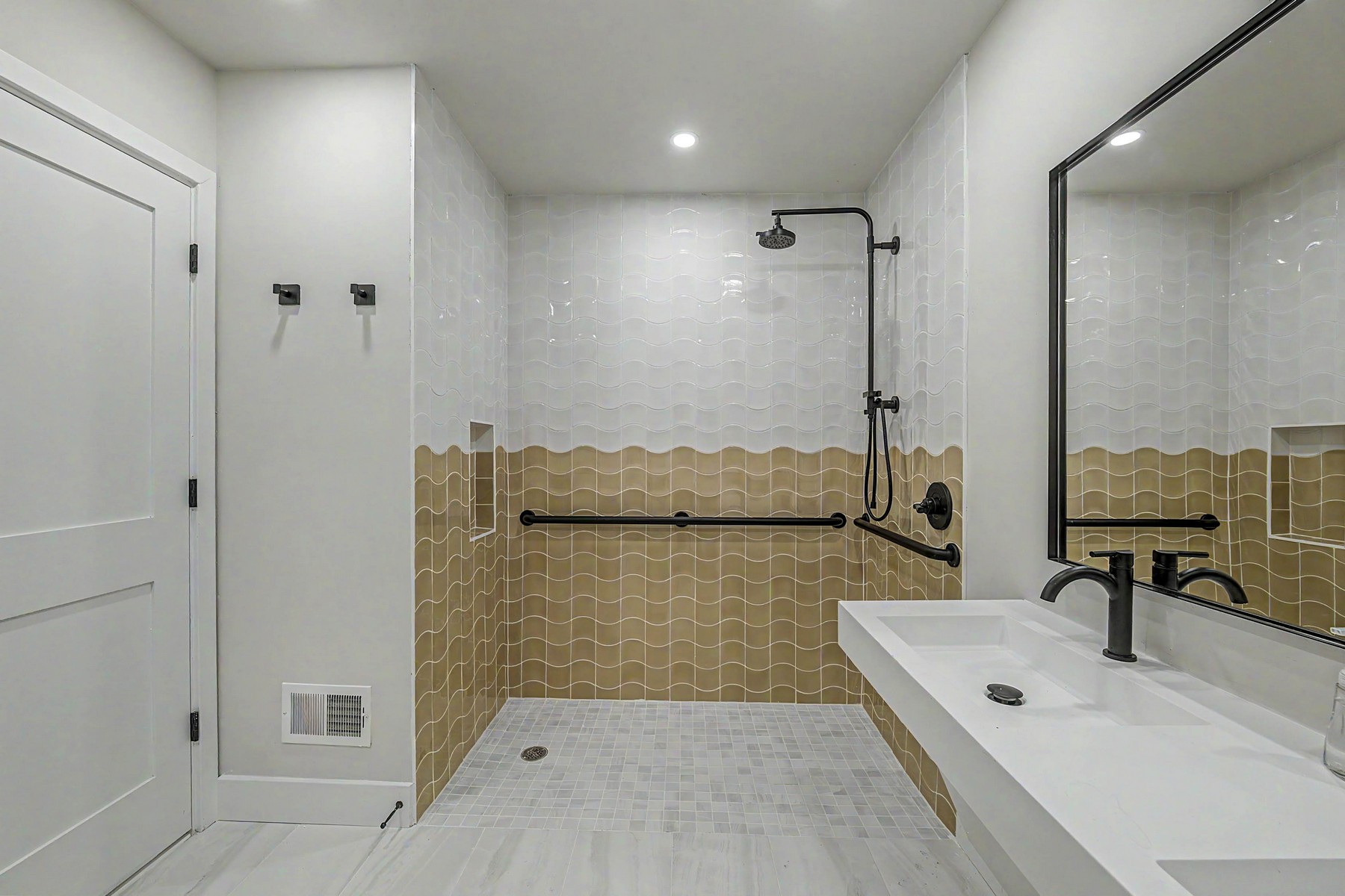  323 E Oak Avenue #101 - 物件實景