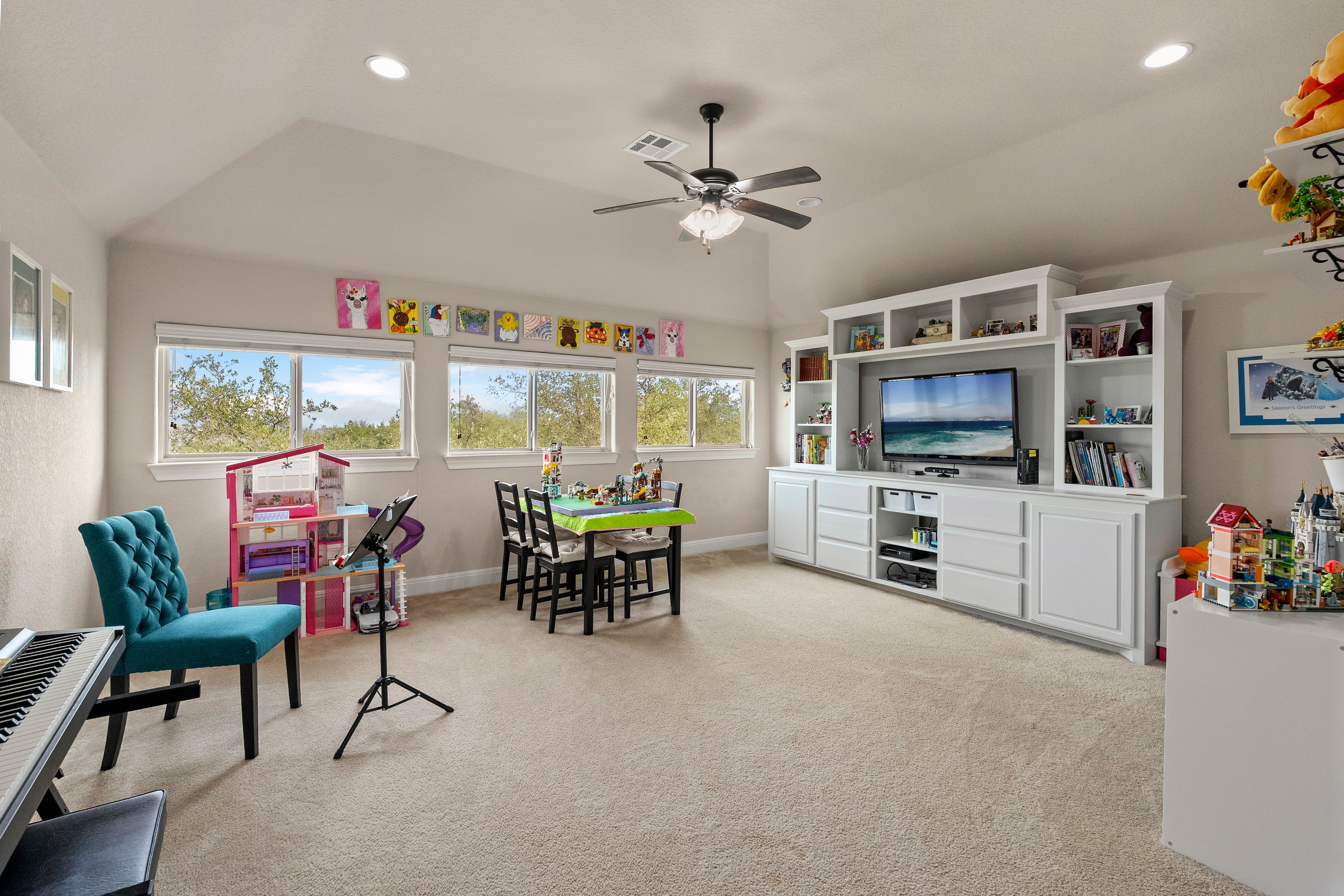  Thoughtfully Designed with Exceptional Floor Plan - 物件實景