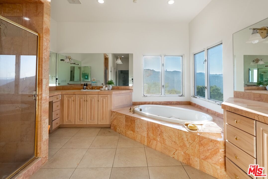 Topanga, California, 90290, United States, 4 Bedrooms Bedrooms, ,4 BathroomsBathrooms,Residential,For Sale,1902057