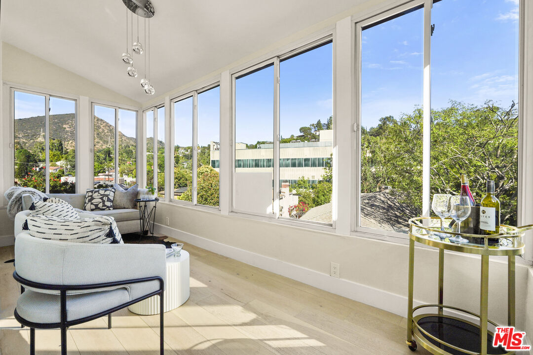 Los Angeles, California, 90068, United States, 5 Bedrooms Bedrooms, ,4 BathroomsBathrooms,Residential,For Sale,1892047