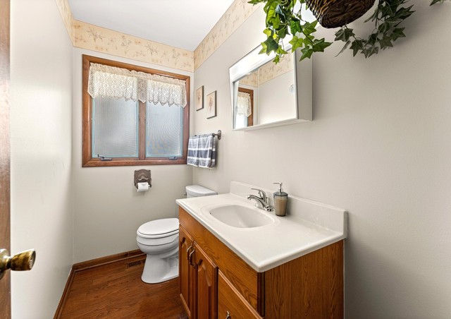 Palos Hills, Illinois, 60465, United States, 4 Bedrooms Bedrooms, ,3 BathroomsBathrooms,Residential,For Sale,1940723