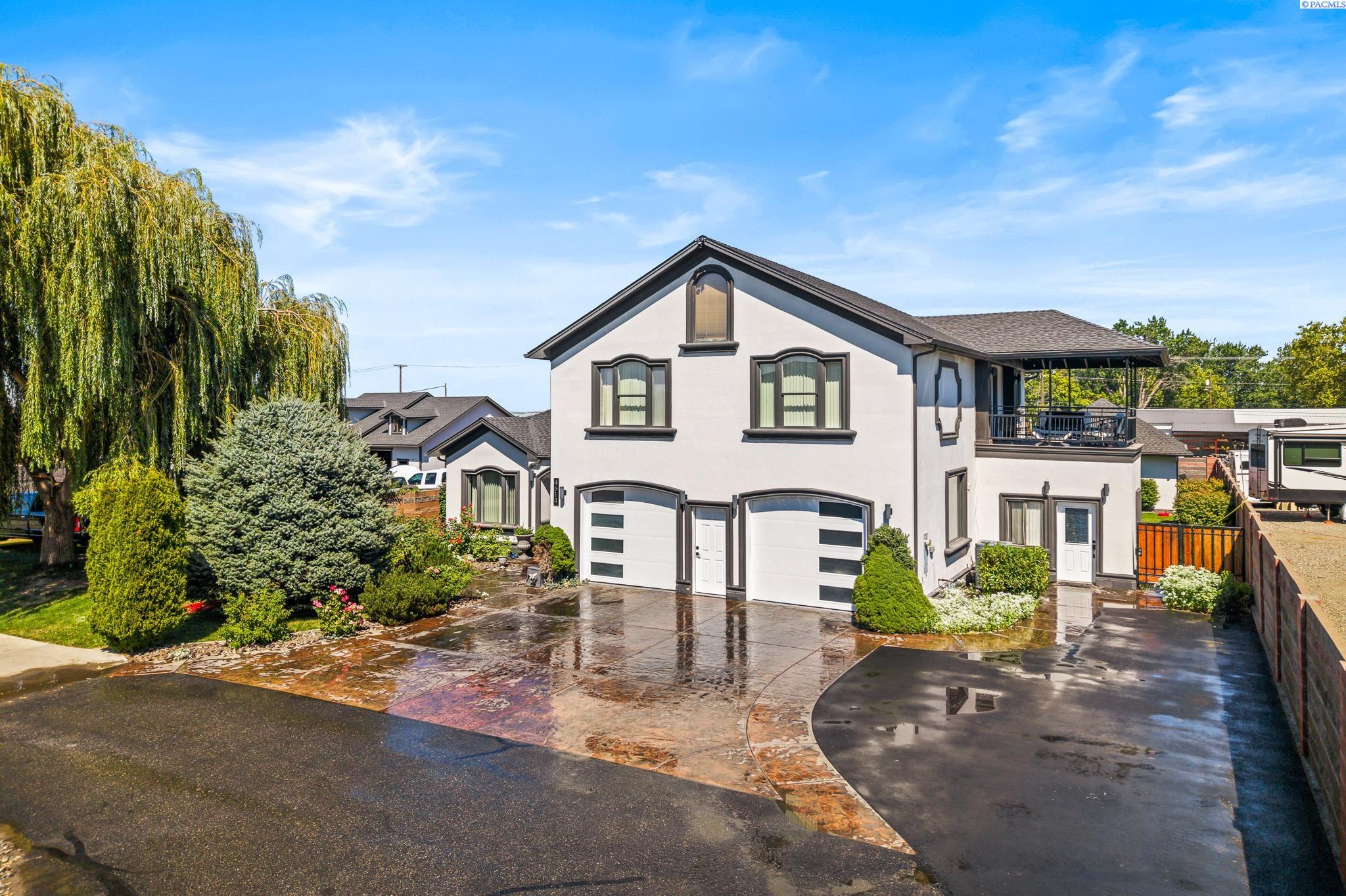 Kennewick, Washington, 99336, United States, 7 Bedrooms Bedrooms, ,7 BathroomsBathrooms,Residential,For Sale,1990805