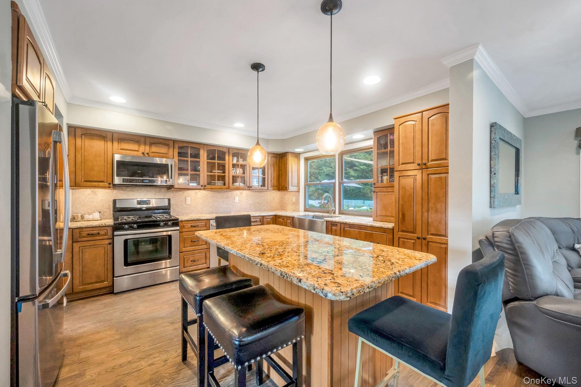 Port Jefferson Station, New York, 11776, United States, 4 Bedrooms Bedrooms, ,3 BathroomsBathrooms,Residential,For Sale,1941704