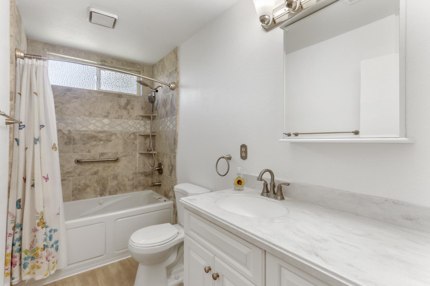 Elk Grove, California, 95624, United States, 4 Bedrooms Bedrooms, ,3 BathroomsBathrooms,Residential,For Sale,1987914