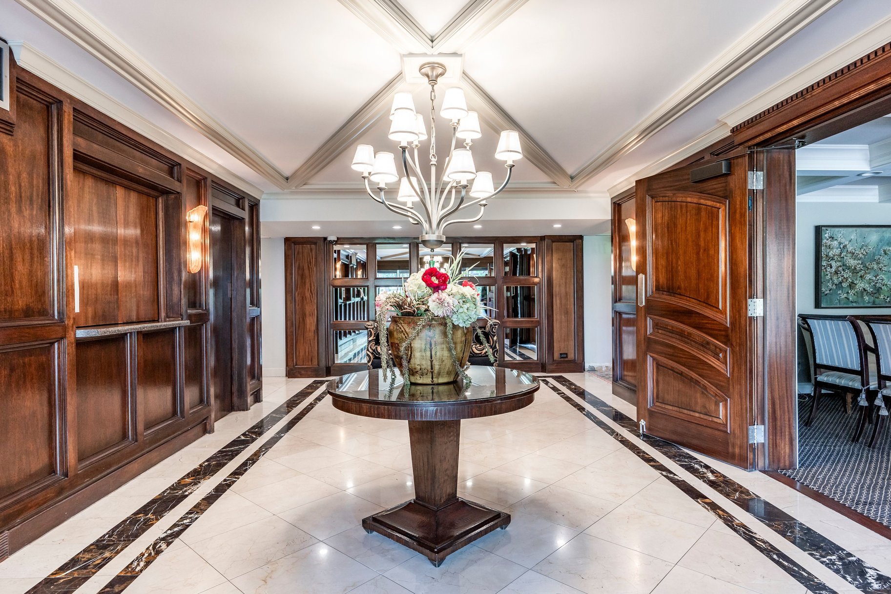  Downtown Main-Level Condo with Prime Location & Private Patio - 物件實景