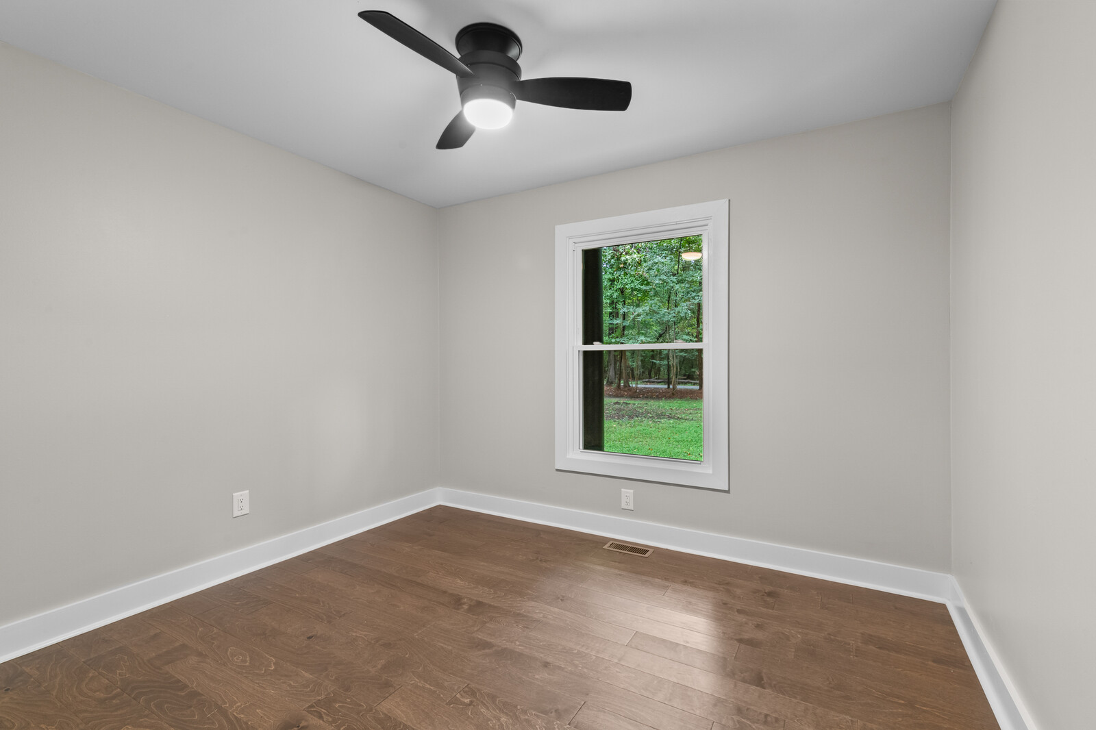 Yorktown, Virginia, 236923604, United States, 3 Bedrooms Bedrooms, ,2 BathroomsBathrooms,Residential,For Sale,1983250