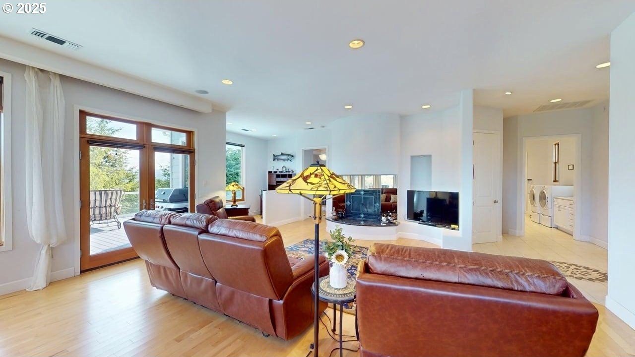 Gold Beach, Oregon, 97444, United States, 3 Bedrooms Bedrooms, ,5 BathroomsBathrooms,Residential,For Sale,1974377