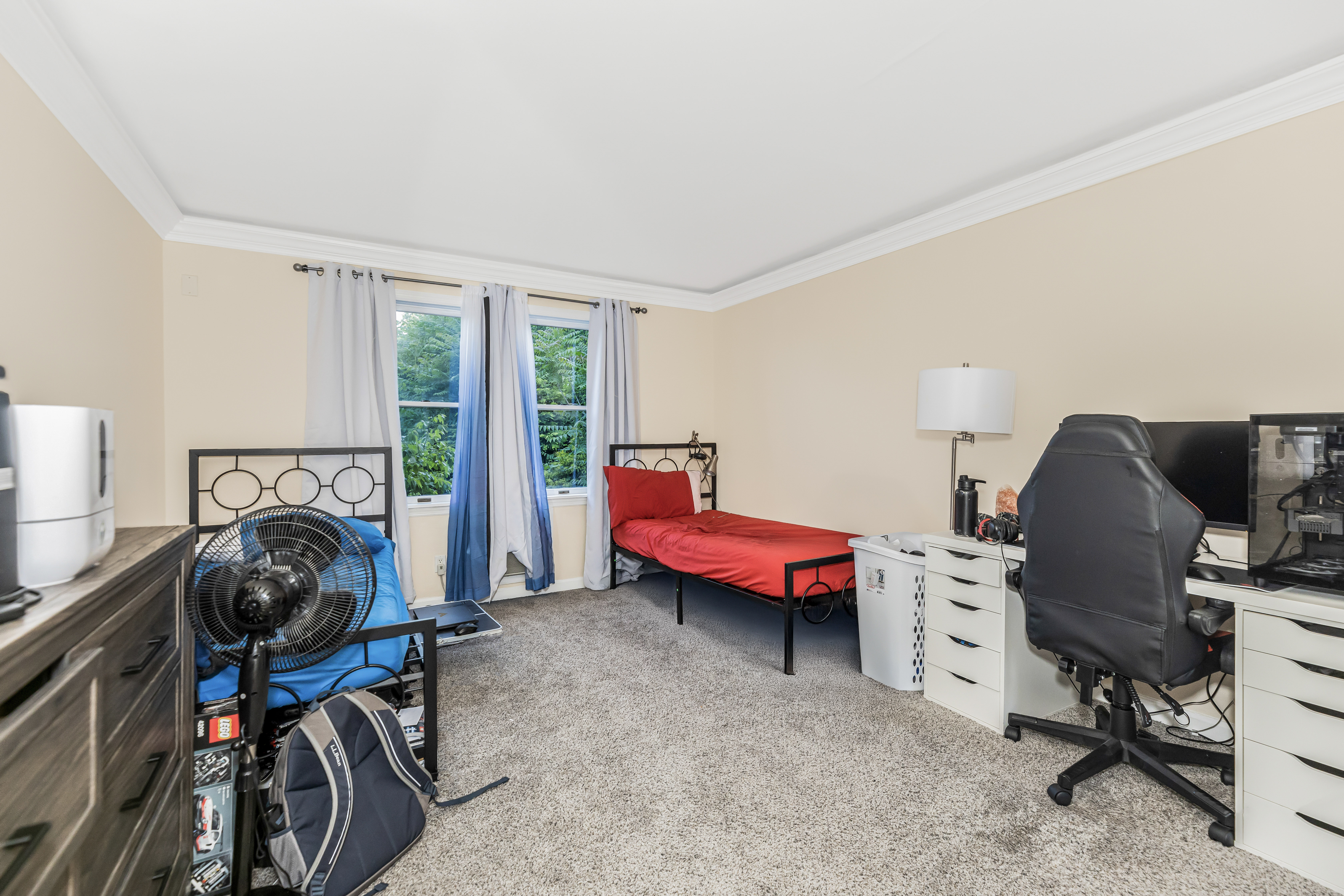 Yonkers, New York, 10703, United States, 4 Bedrooms Bedrooms, ,2 BathroomsBathrooms,Residential,For Sale,1825129