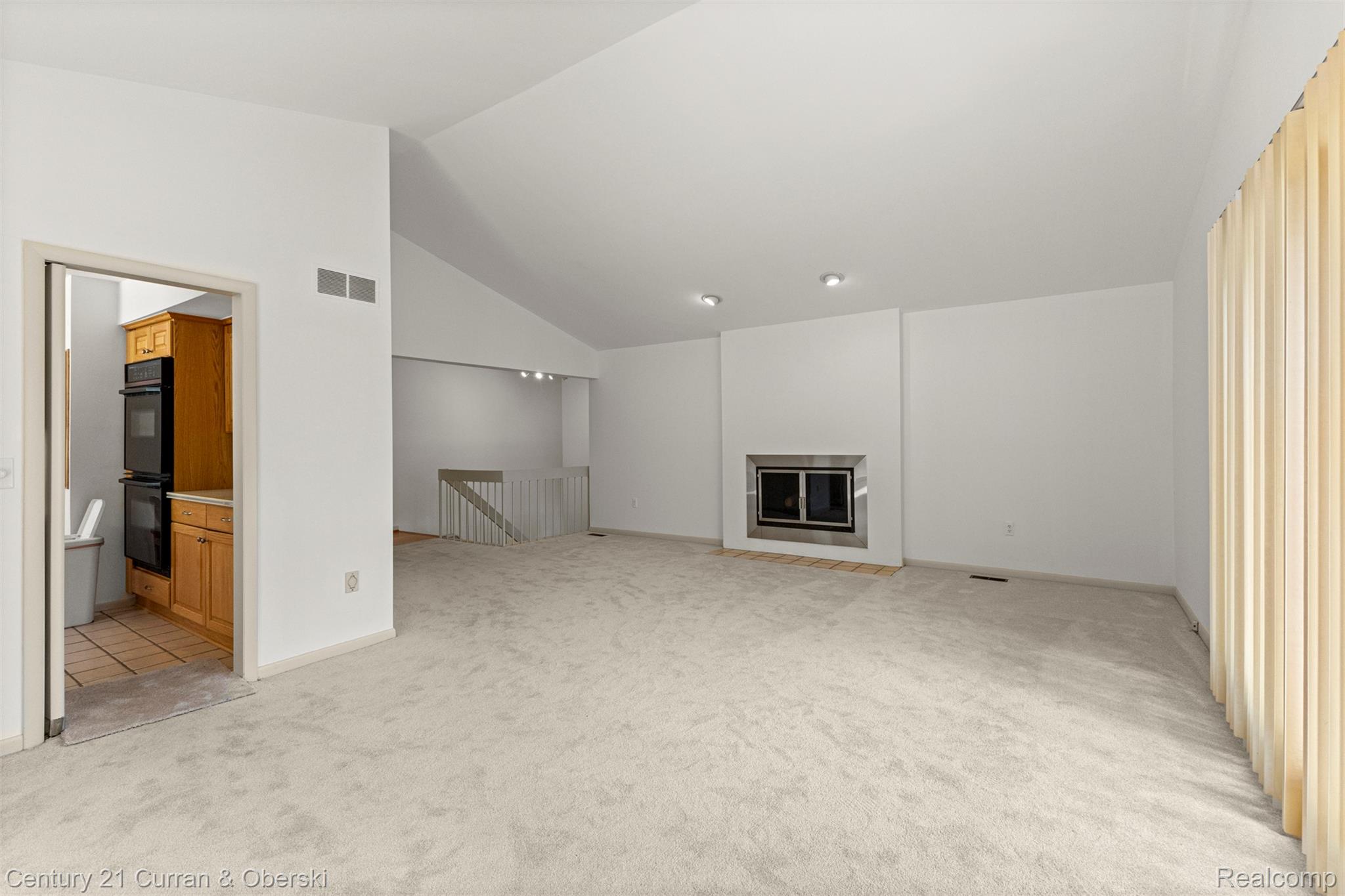 West Bloomfield Charter Township, Michigan, 48323, United States, 4 Bedrooms Bedrooms, ,4 BathroomsBathrooms,Residential,For Sale,1942642