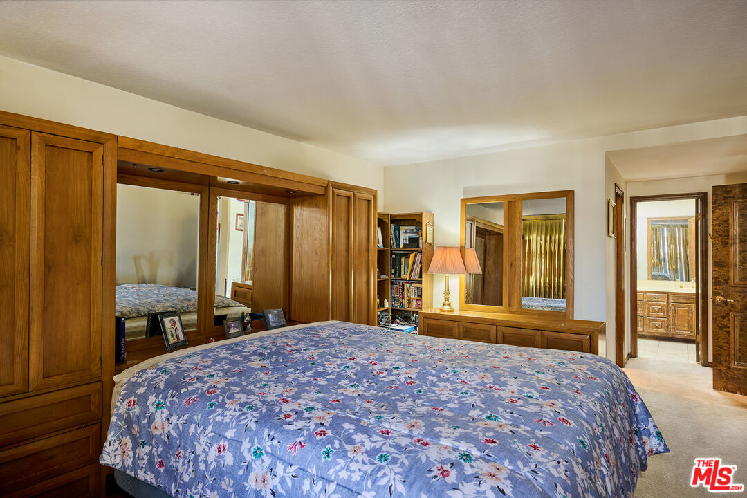 Los Angeles, California, 90012, United States, 2 Bedrooms Bedrooms, ,2 BathroomsBathrooms,Residential,For Sale,1839118