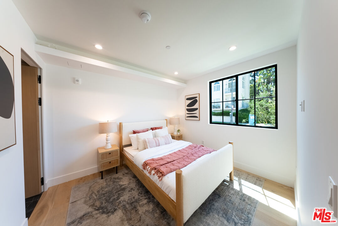 Toluca Lake, California, 91602, United States, 3 Bedrooms Bedrooms, ,3 BathroomsBathrooms,Residential,For Sale,1836680