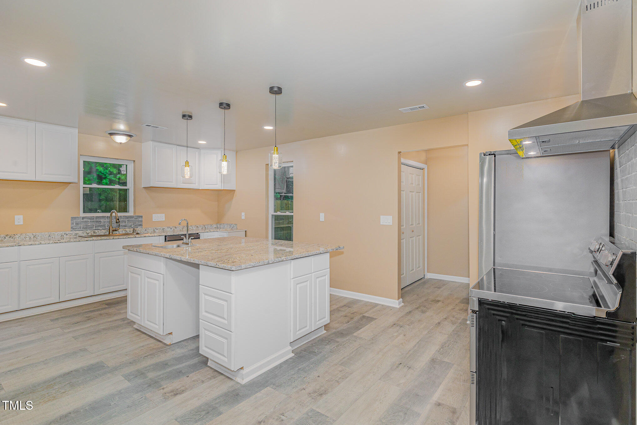 Fuquay Varina, North Carolina, 27526, United States, 3 Bedrooms Bedrooms, ,2 BathroomsBathrooms,Residential,For Sale,1978991