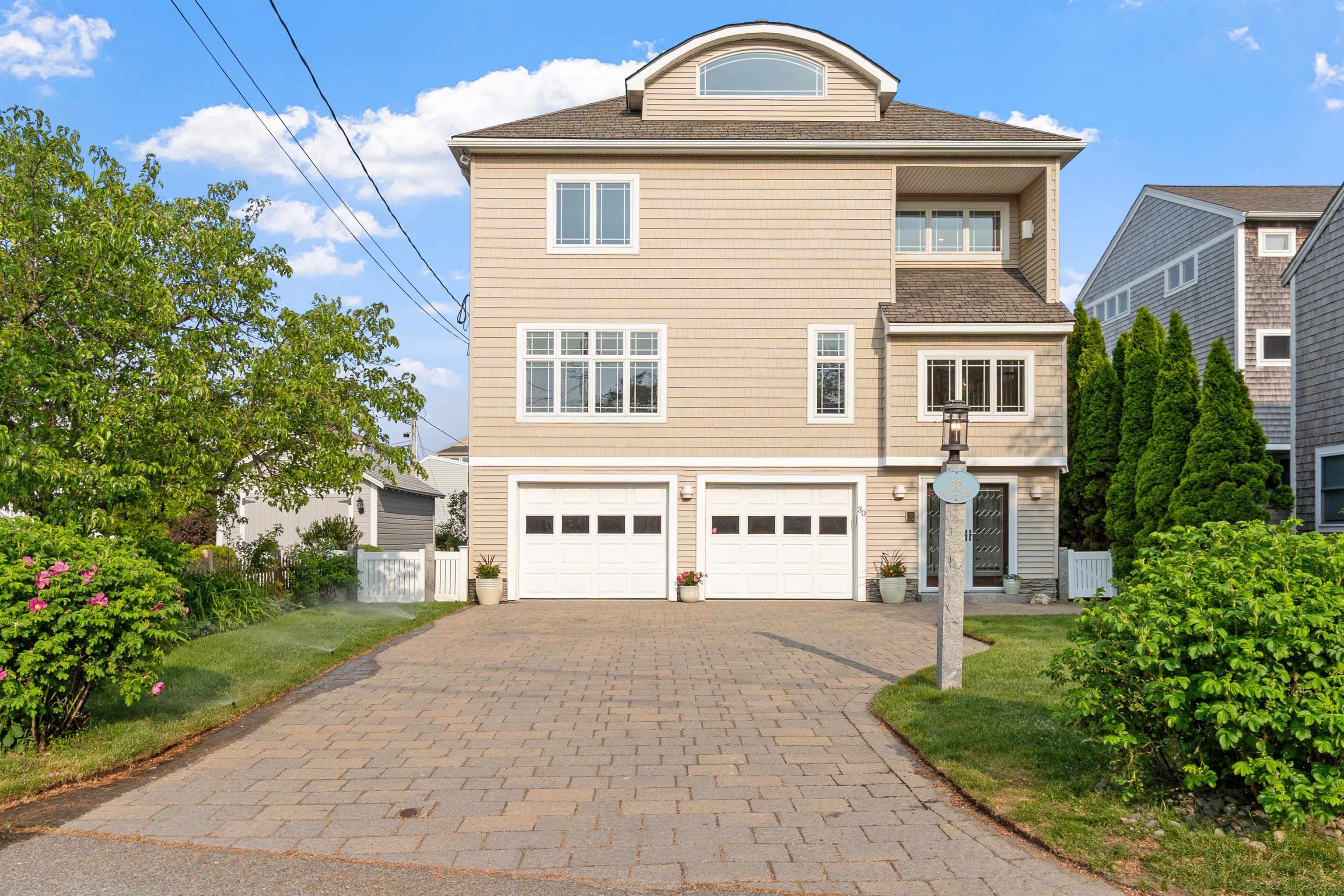 Hampton, New Hampshire, 03842, United States, 3 Bedrooms Bedrooms, ,1 BathroomBathrooms,Residential,For Sale,1846581
