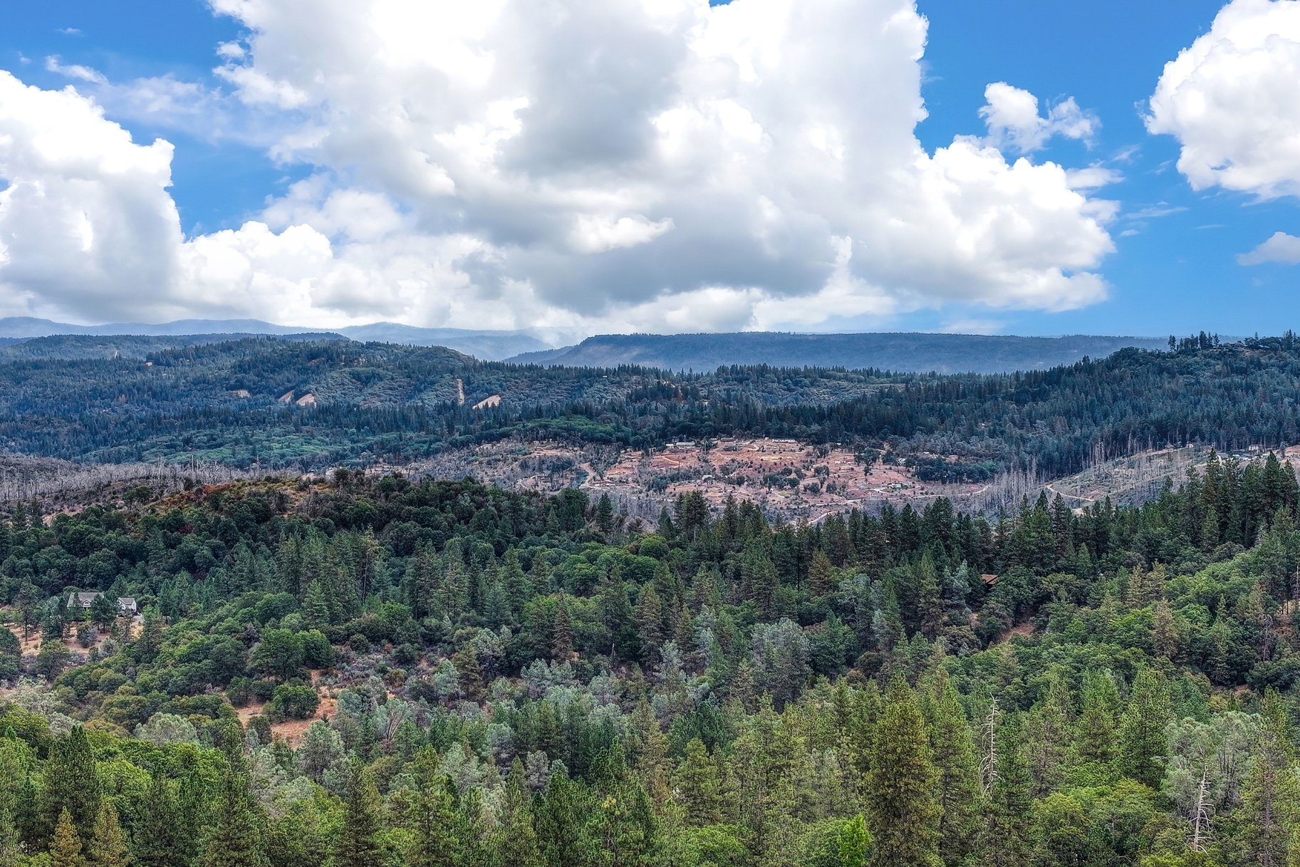  Spacious Grass Valley Country Property, 5 acres, shop and pond - 物件實景