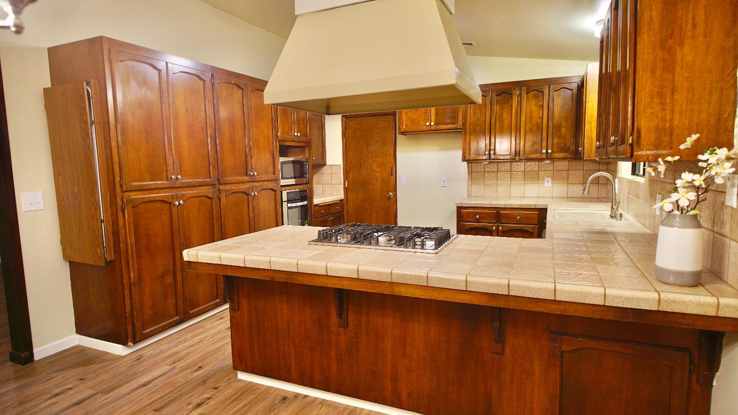Fresno, California, 93722, United States, 4 Bedrooms Bedrooms, ,2 BathroomsBathrooms,Residential,For Sale,1943321