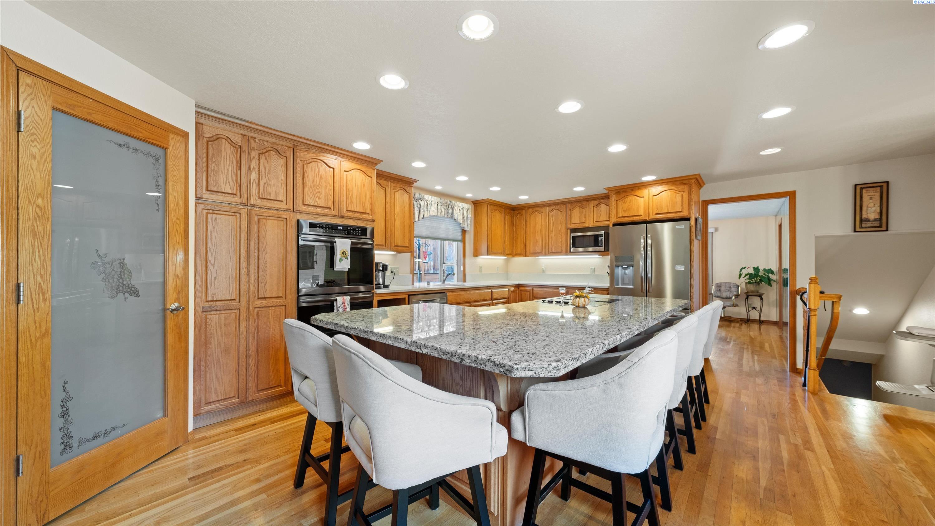 Richland, Washington, 99352, United States, 5 Bedrooms Bedrooms, ,1 BathroomBathrooms,Residential,For Sale,1991452