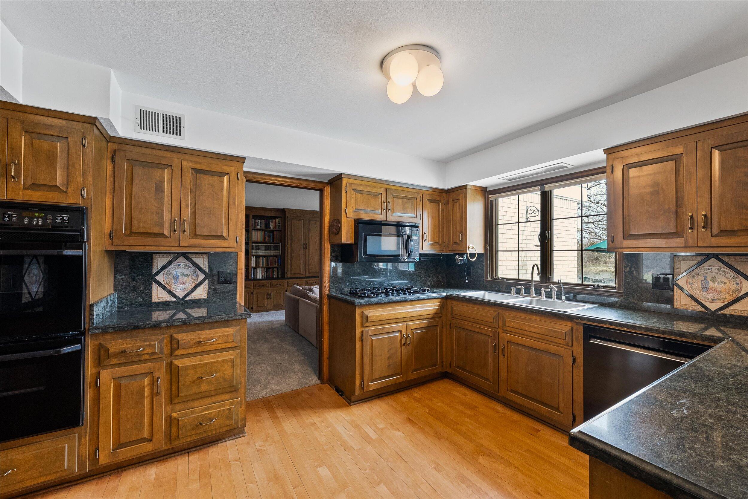 Mequon, Wisconsin, 53097, United States, 5 Bedrooms Bedrooms, ,5 BathroomsBathrooms,Residential,For Sale,1907648