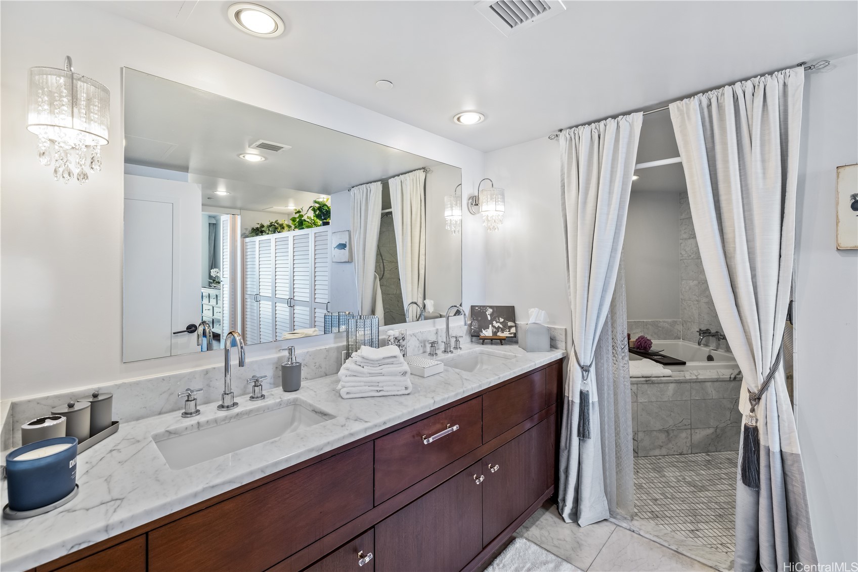 223 Saratoga Road Unit 2710, Honolulu, Hawaii, 96815, United States, 3 Bedrooms Bedrooms, ,4 BathroomsBathrooms,Residential,For Sale,223 Saratoga Road Unit 2710,1672657