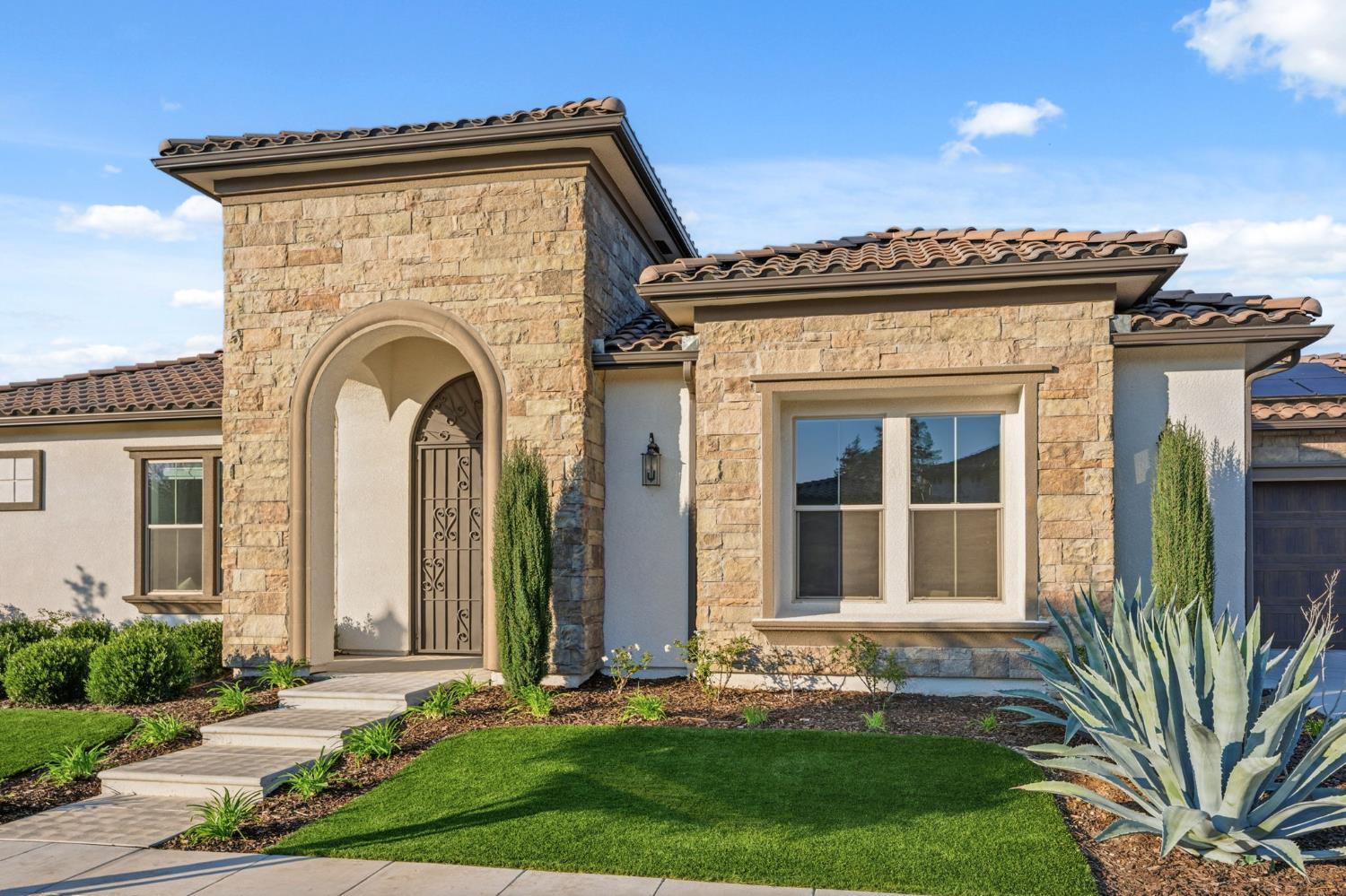 Clovis, California, 93619, United States, 4 Bedrooms Bedrooms, ,4 BathroomsBathrooms,Residential,For Sale,2010816