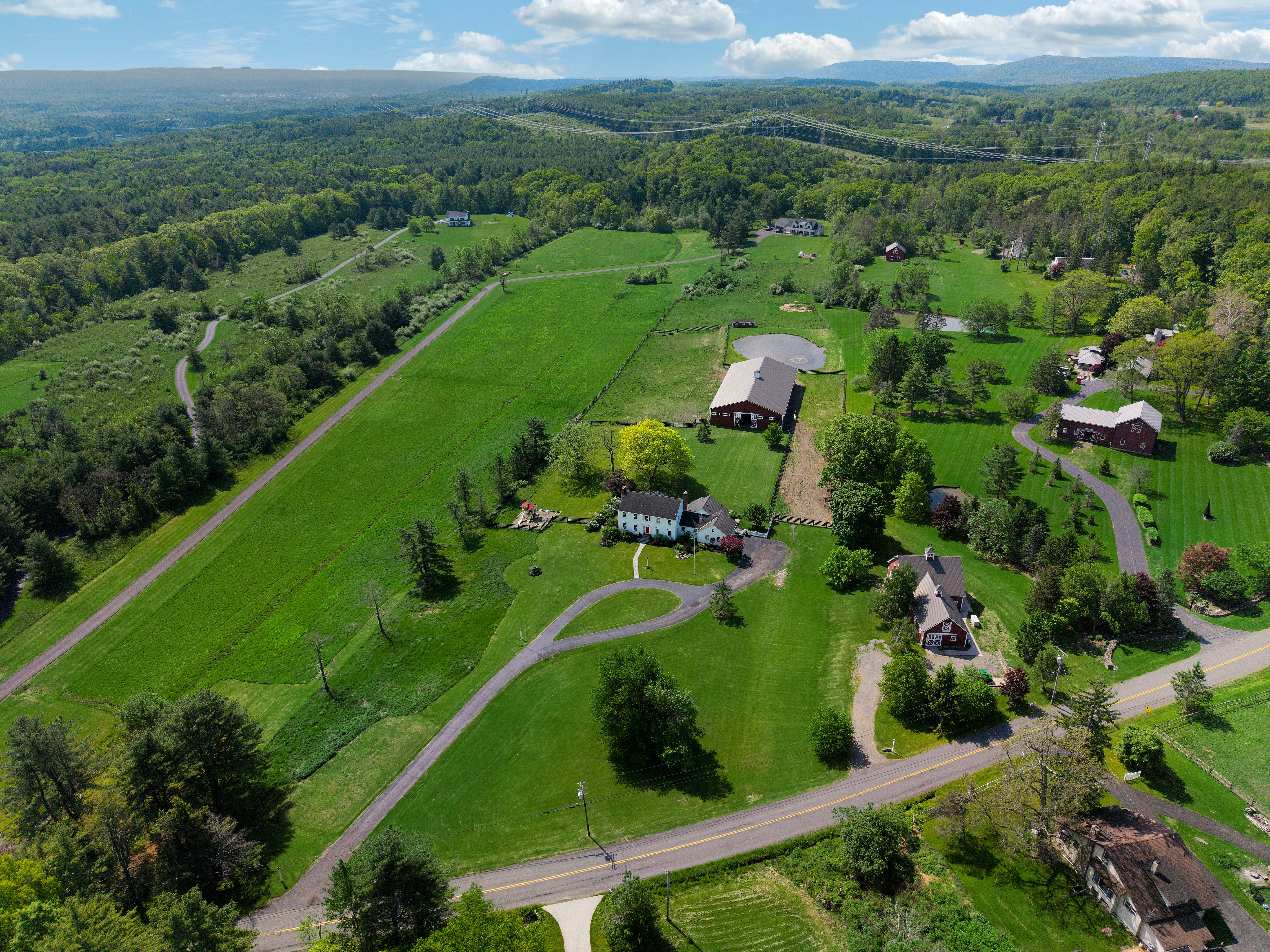  Equestrian Estate on 7 Acres - 物件實景