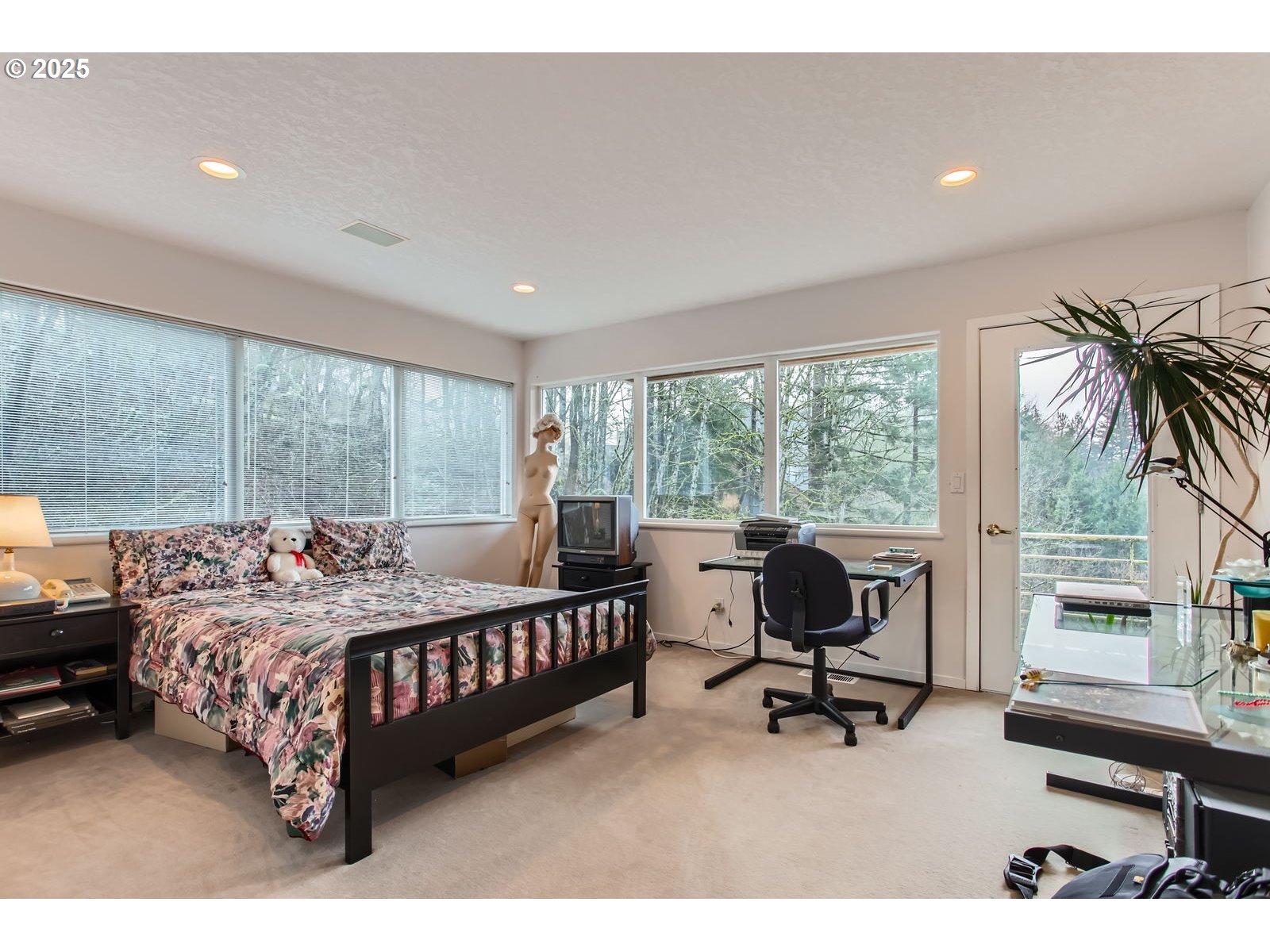 Portland, Oregon, 97229, United States, 3 Bedrooms Bedrooms, ,4 BathroomsBathrooms,Residential,For Sale,1982517