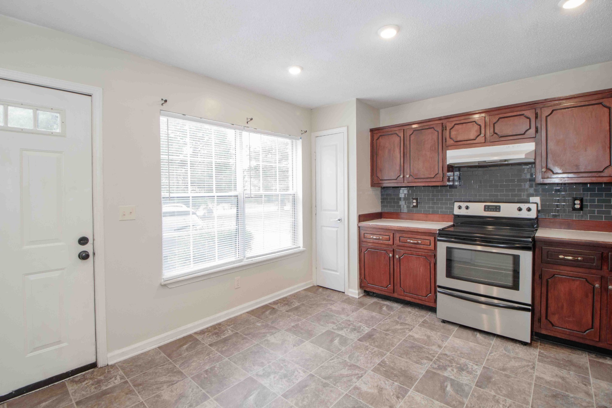 Clarksville, Tennessee, 37042, United States, ,Residential,For Sale,2013065