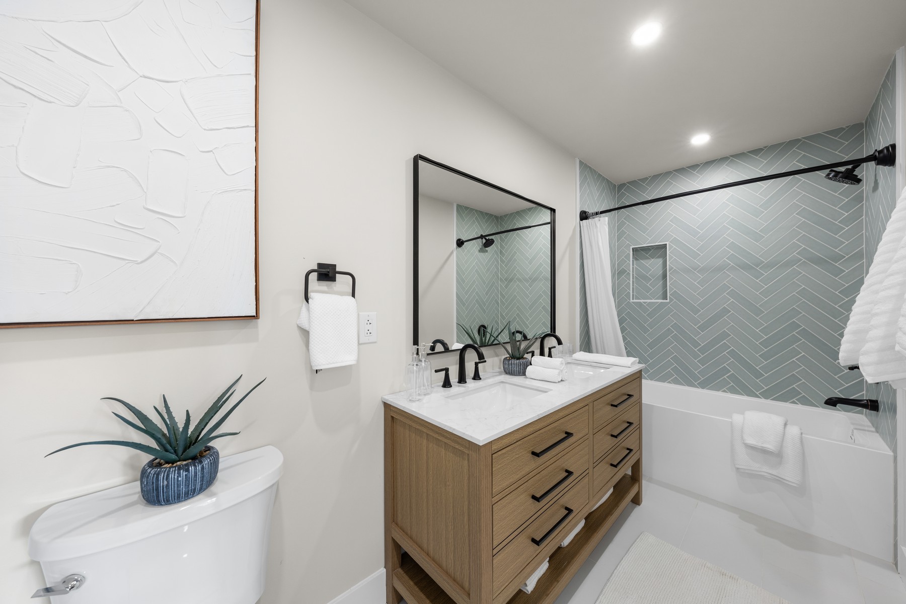  323 E Oak Avenue #202 - 物件實景