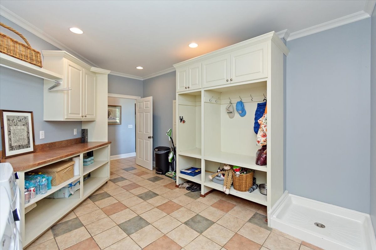 Leoma, Tennessee, 38468, United States, 3 Bedrooms Bedrooms, ,3 BathroomsBathrooms,Residential,For Sale,1938715