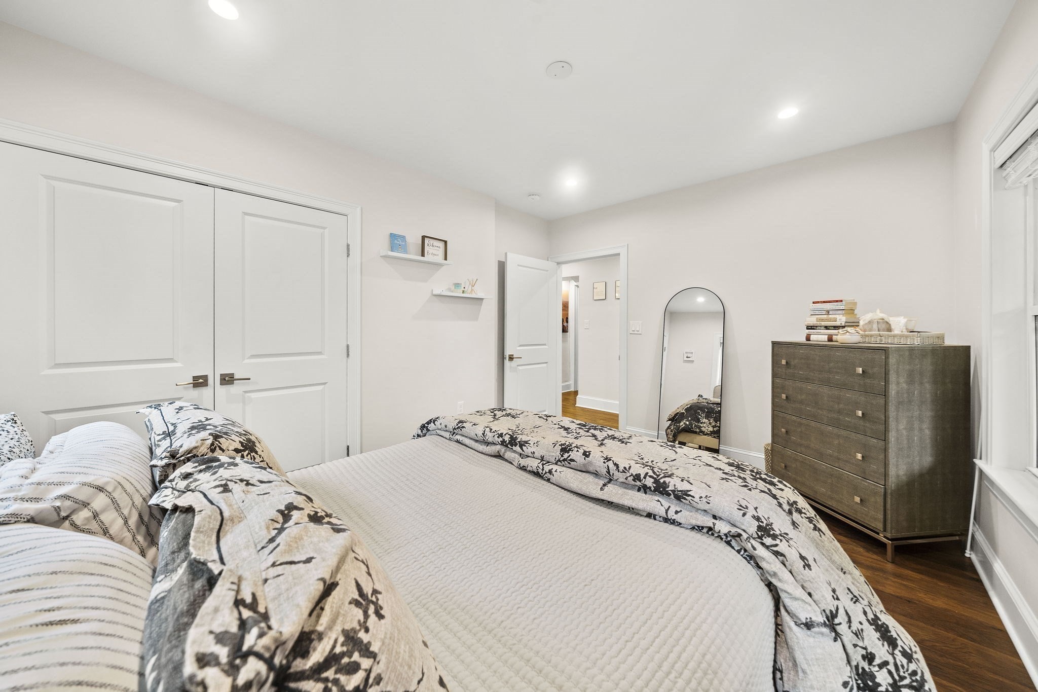 Wakefield, Massachusetts, 01880, United States, 3 Bedrooms Bedrooms, ,2 BathroomsBathrooms,Residential,For Sale,1982541