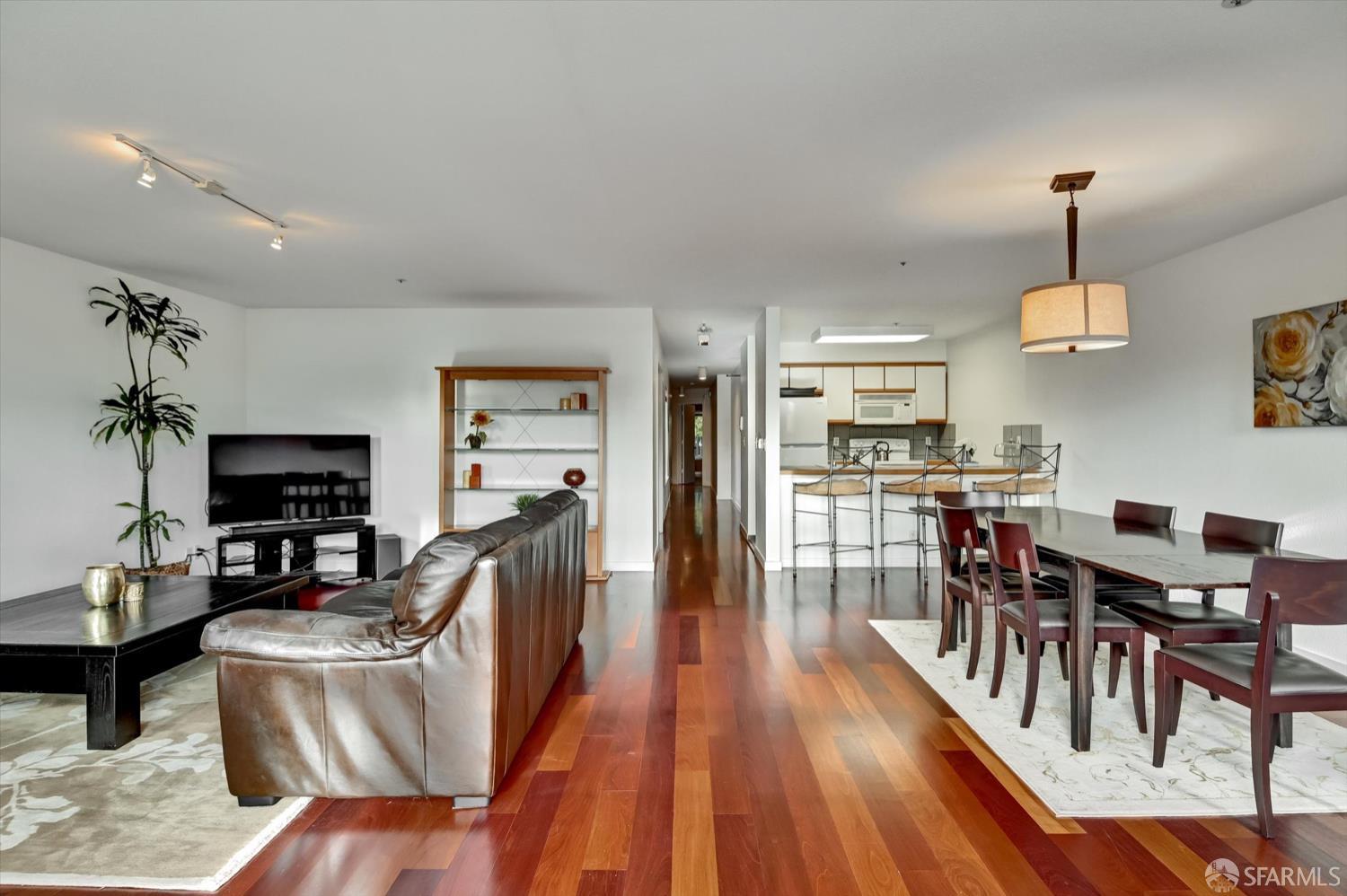 San Francisco, California, 94124, United States, 3 Bedrooms Bedrooms, ,2 BathroomsBathrooms,Residential,For Sale,1997310