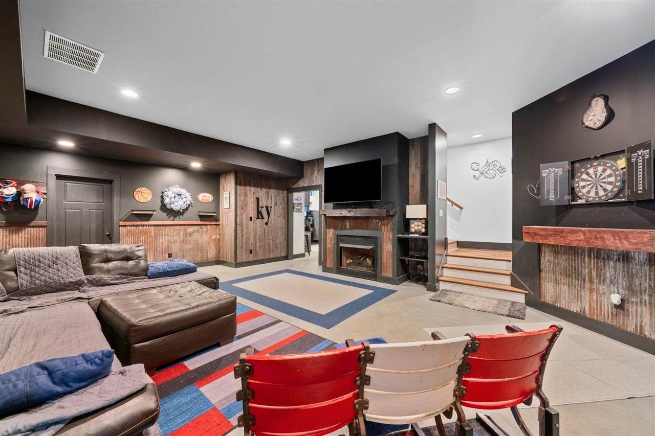 Franklin, Kentucky, 42134, United States, 6 Bedrooms Bedrooms, ,3 BathroomsBathrooms,Residential,For Sale,2002966