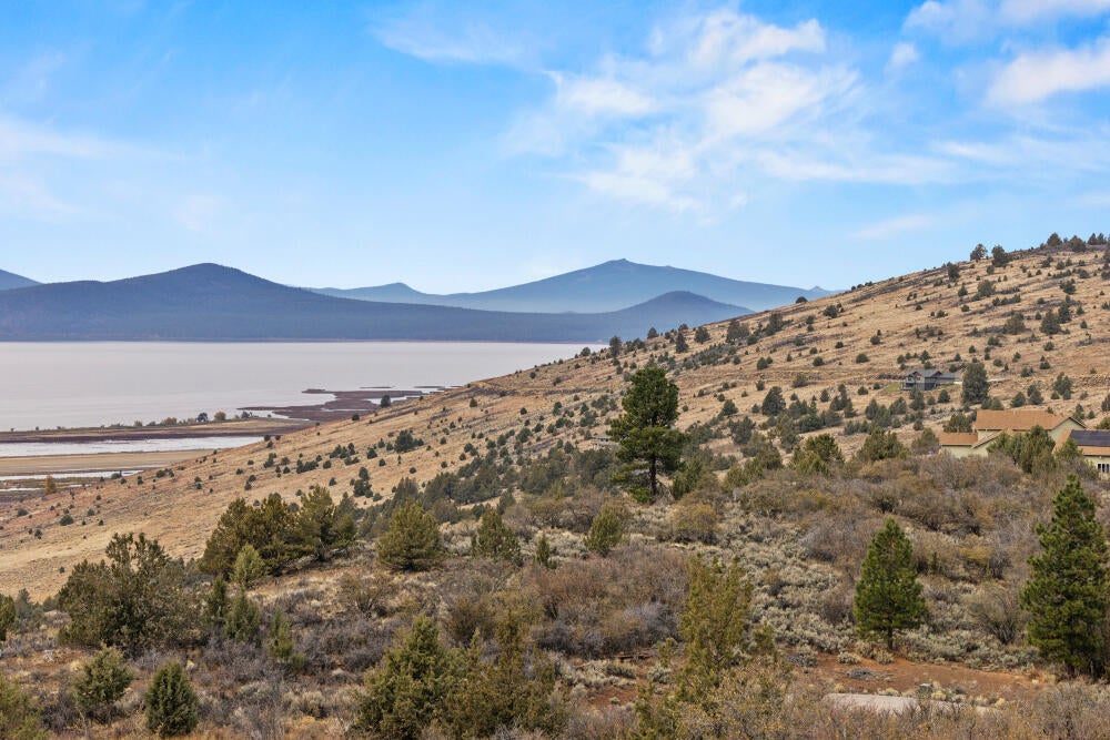 Klamath Falls, Oregon, 97601, United States, 4 Bedrooms Bedrooms, ,3 BathroomsBathrooms,Residential,For Sale,1987766