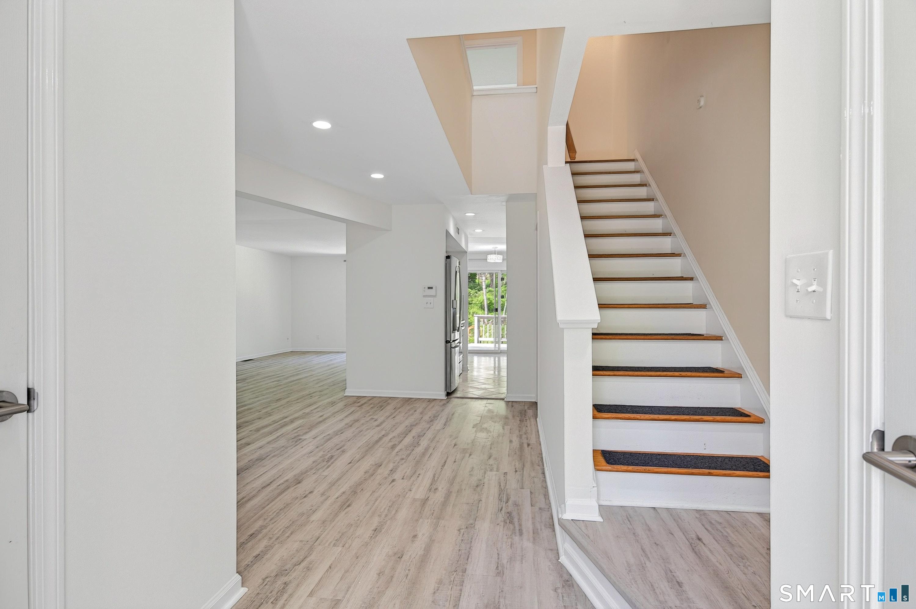 Greenwich, Connecticut, 06807, United States, 2 Bedrooms Bedrooms, ,4 BathroomsBathrooms,Residential,For Sale,2048631