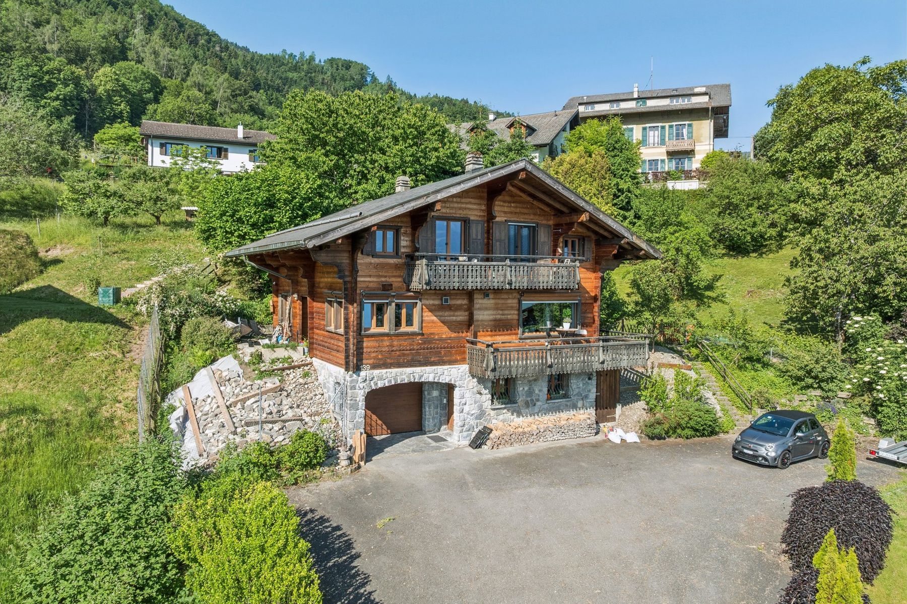  Beautifully renovated chalet with exceptional views - 物件實景