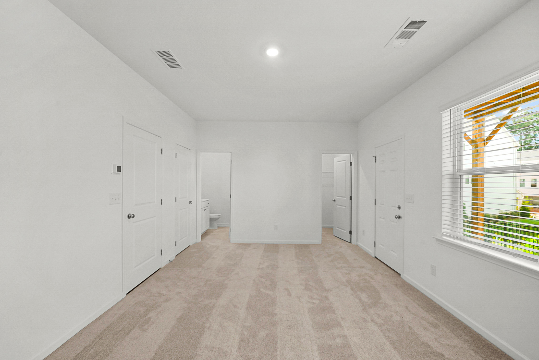  Better Than New Townhome is Ready Today - 物件實景