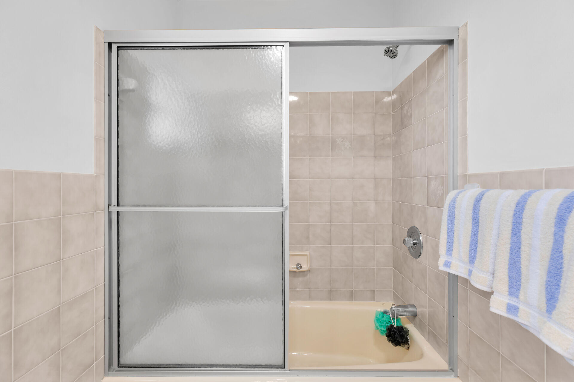 ISLAMORADA, Florida, 33036, United States, 2 Bedrooms Bedrooms, ,2 BathroomsBathrooms,Residential,For Sale,1988156