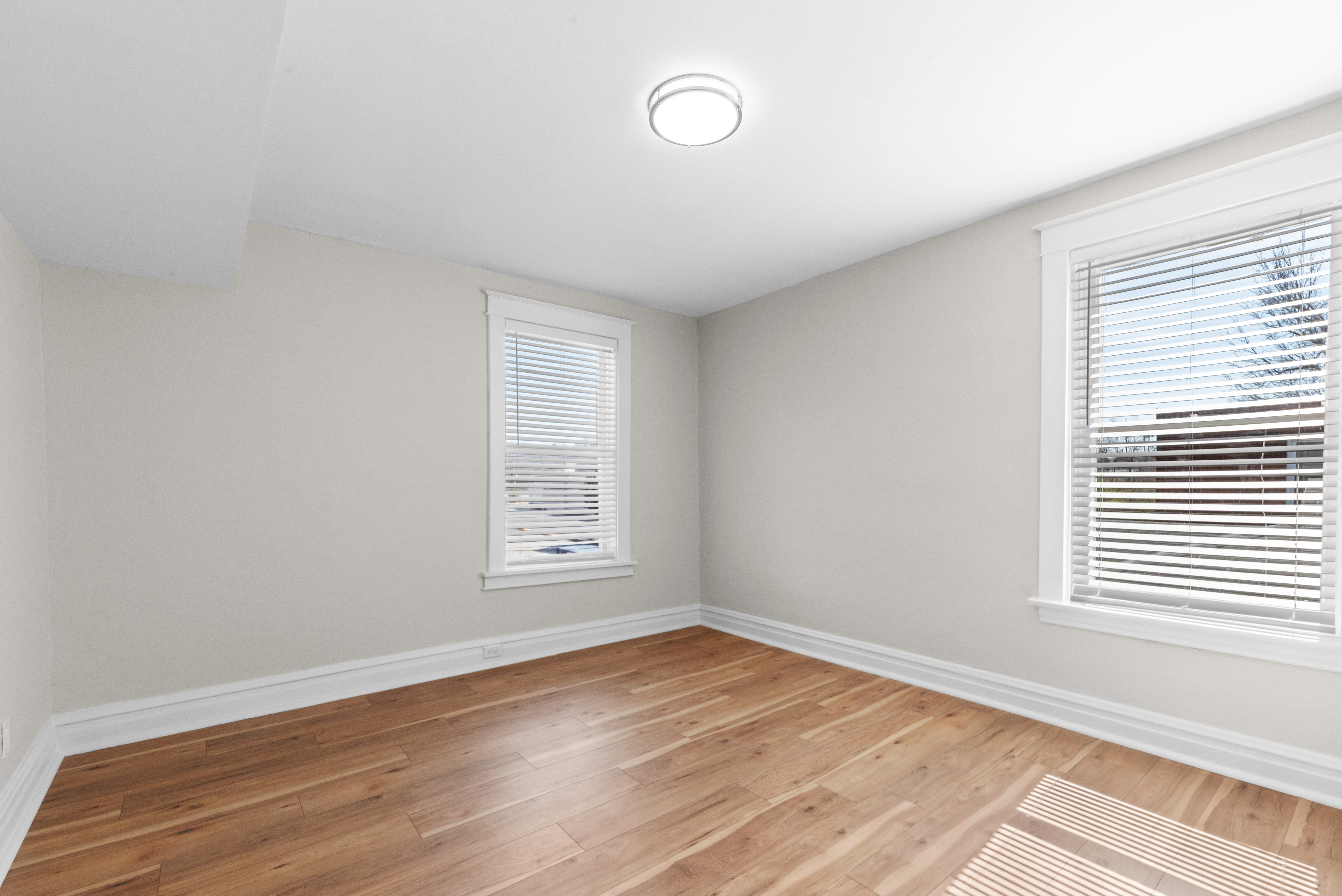  Renovated Richmond Heights Two-Family - 物件實景