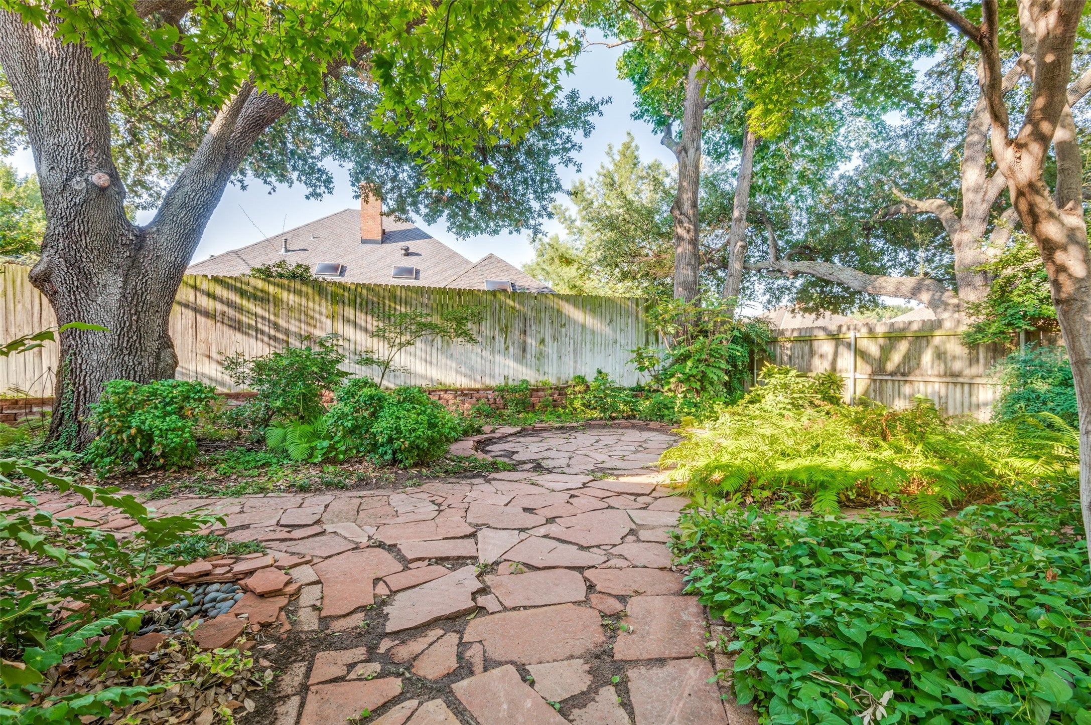 Bedford, Texas, 76021, United States, 5 Bedrooms Bedrooms, ,4 BathroomsBathrooms,Residential,For Sale,1976137