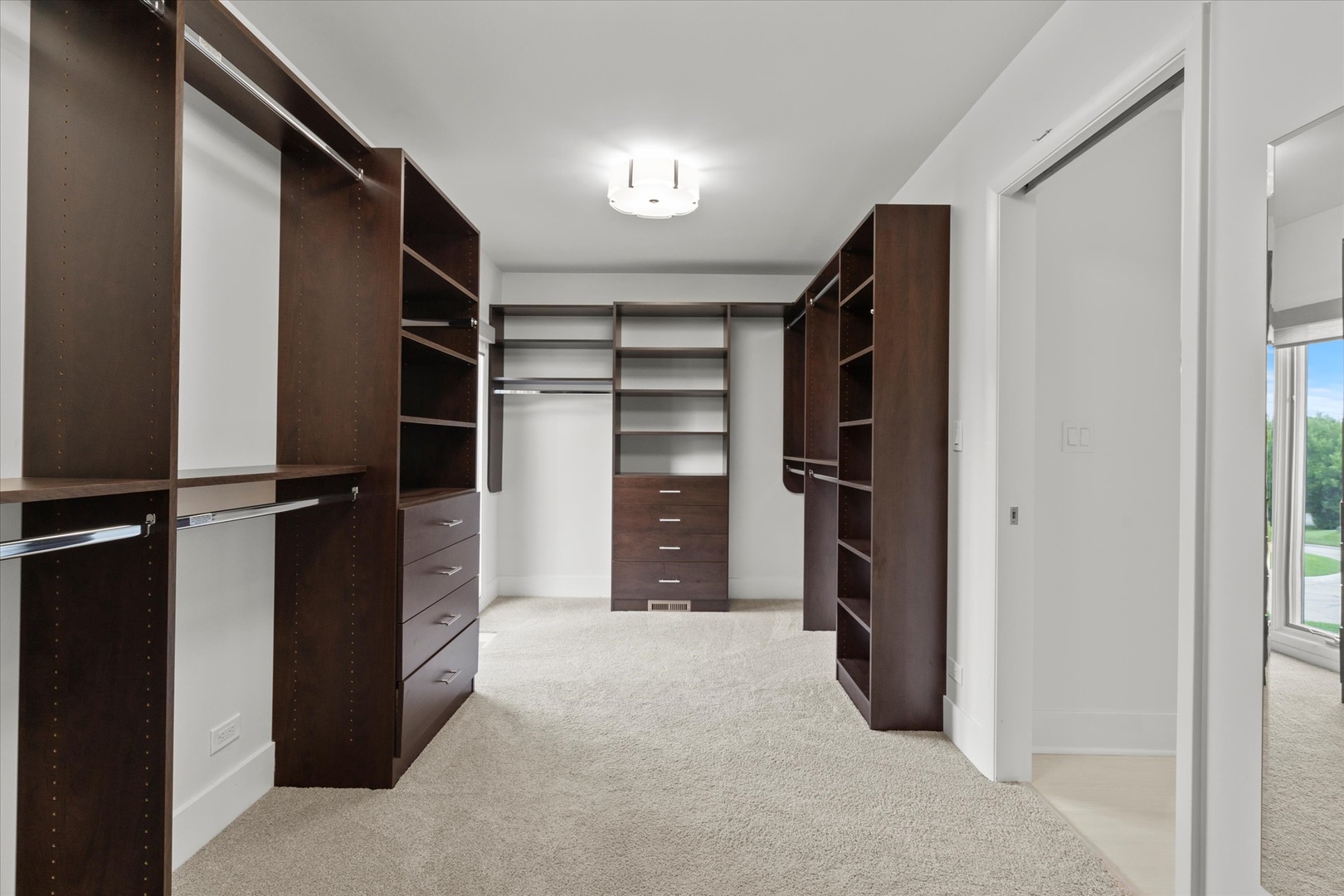 Oak Brook, Illinois, 60523, United States, 5 Bedrooms Bedrooms, ,6 BathroomsBathrooms,Residential,For Sale,1903537