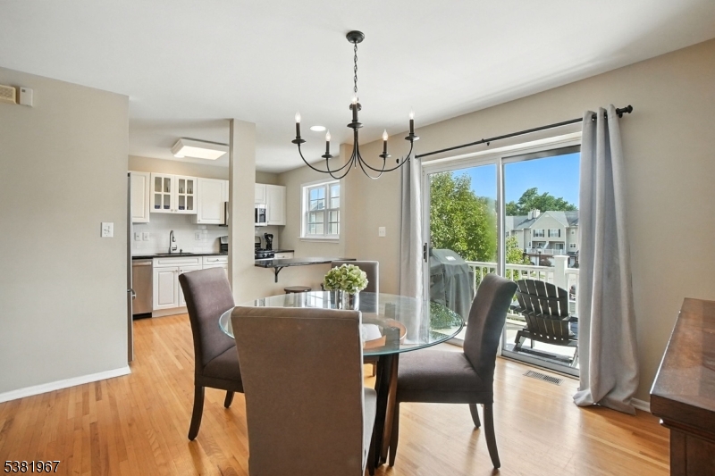 Berkeley Heights Twp., New Jersey, 07922, United States, 2 Bedrooms Bedrooms, ,3 BathroomsBathrooms,Residential,For Sale,1939510