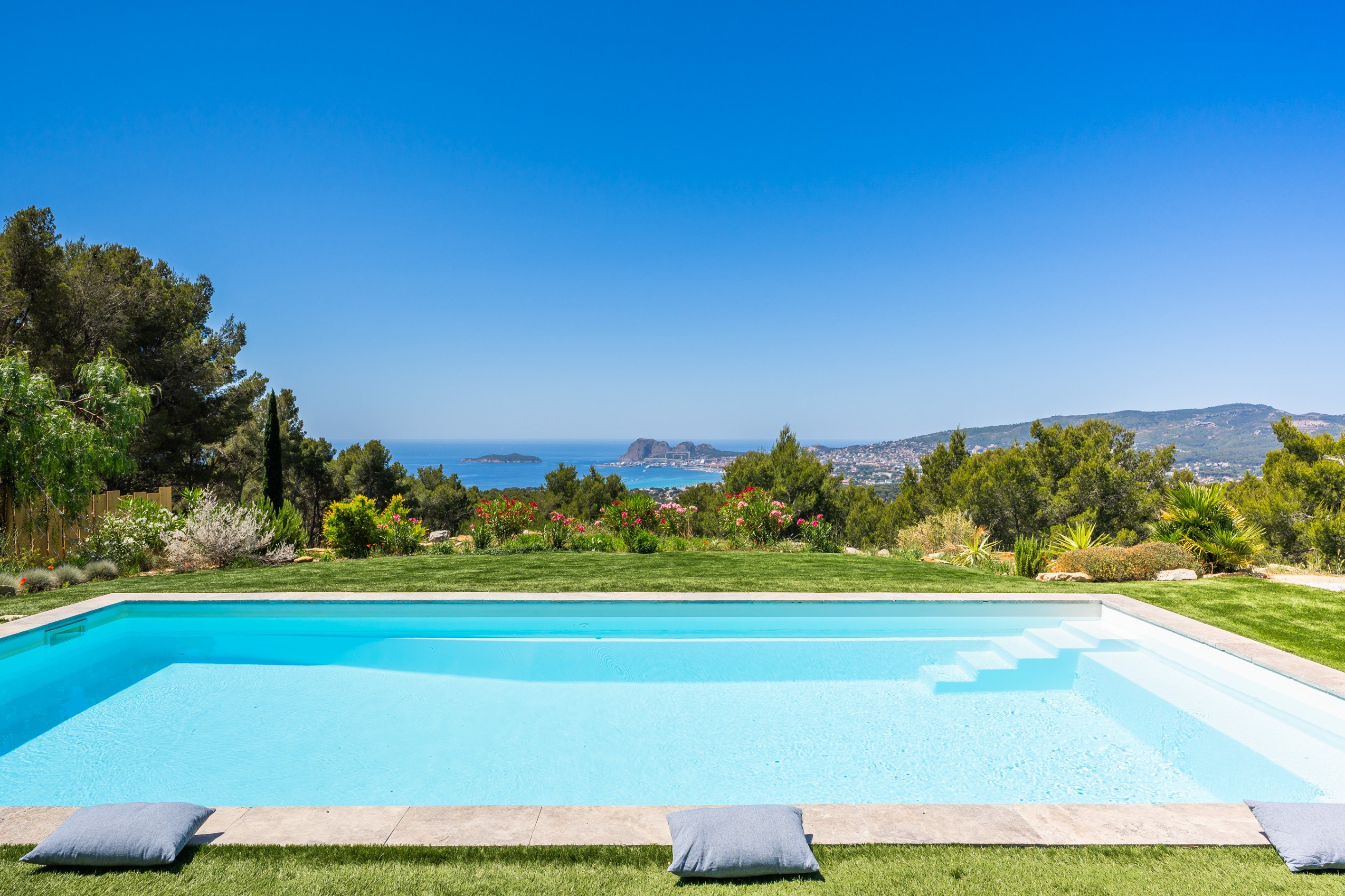  Ceyreste – Contemporary Villa with Exceptional Sea View, Expansive Garden - 物件實景