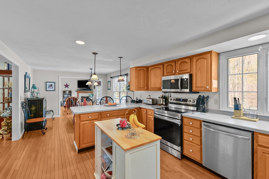 Attleboro, Massachusetts, 02703, United States, 4 Bedrooms Bedrooms, ,4 BathroomsBathrooms,Residential,For Sale,1880500