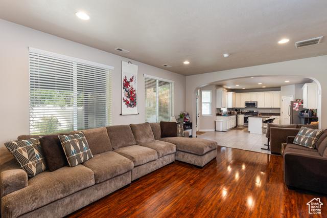 North Salt Lake, Utah, 84054, United States, 5 Bedrooms Bedrooms, ,3 BathroomsBathrooms,Residential,For Sale,1980632