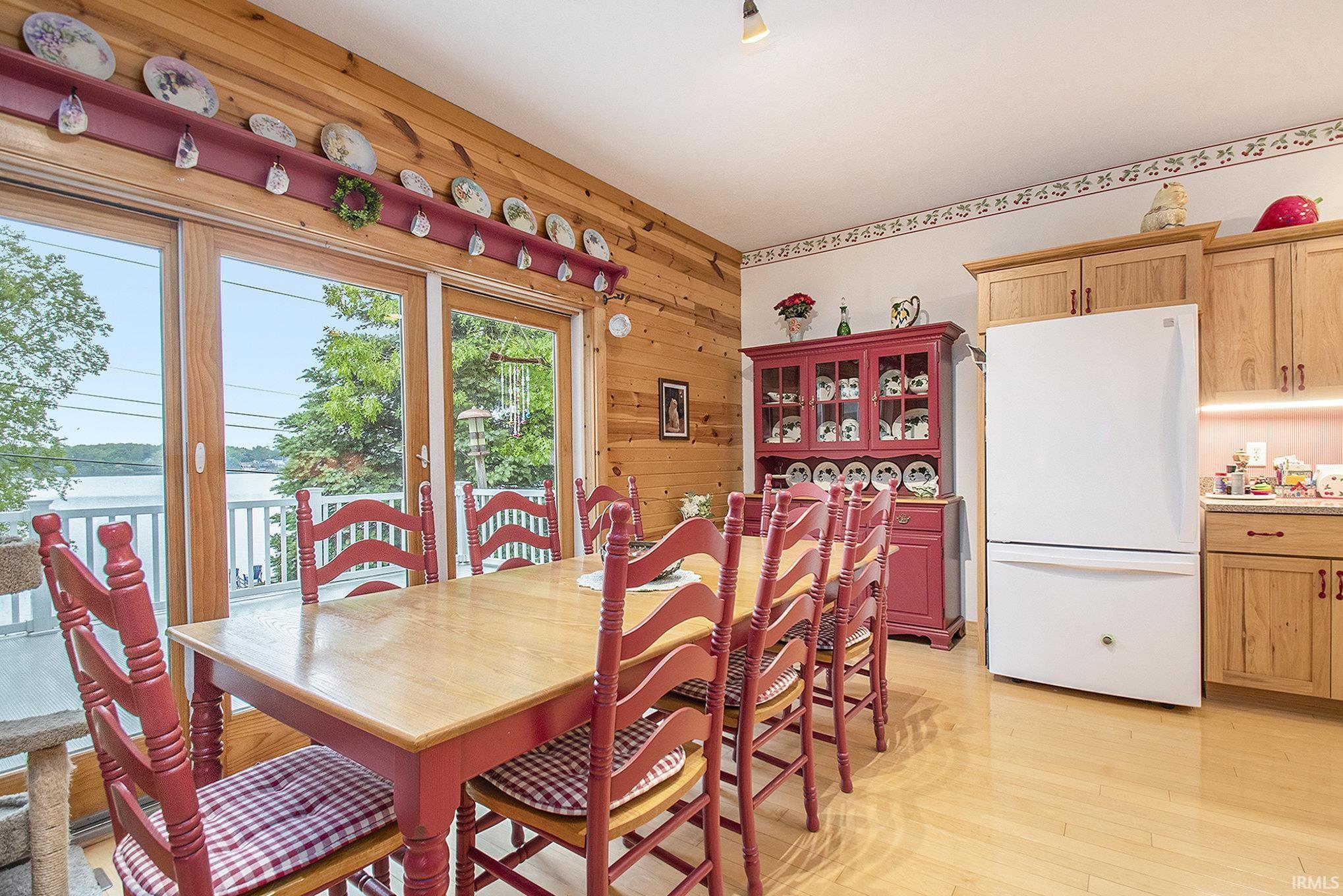 Shipshewana, Indiana, 46565, United States, 2 Bedrooms Bedrooms, ,3 BathroomsBathrooms,Residential,For Sale,1982813