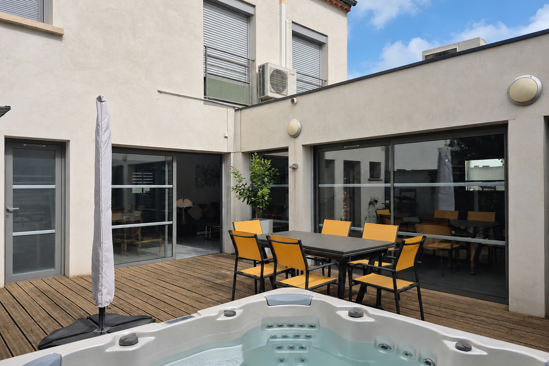  Unique – Narbonne house (200 m²) – 6 bedrooms, living room opening onto a patio… - 物件實景