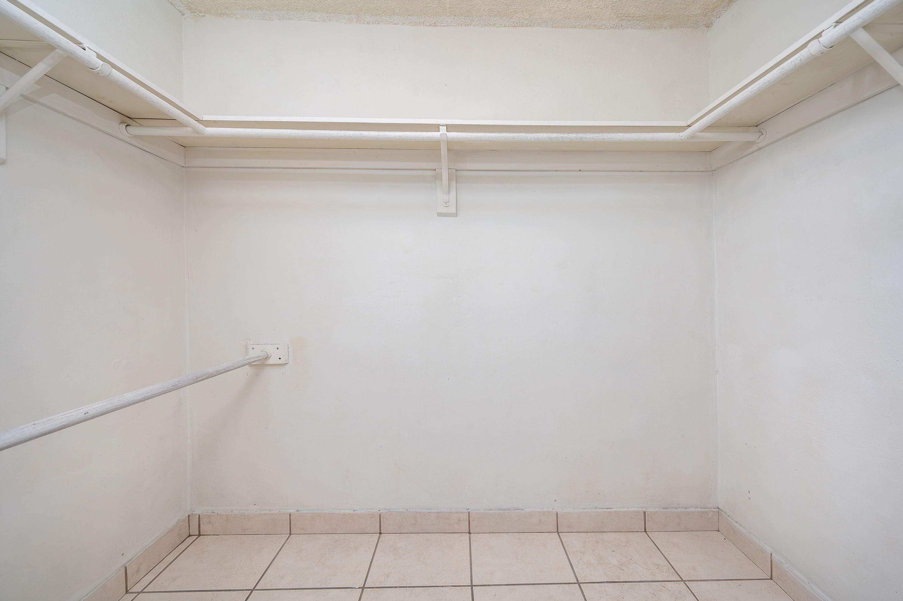  1910 W 56th St, Hialeah, FL, 33012 - 物件實景